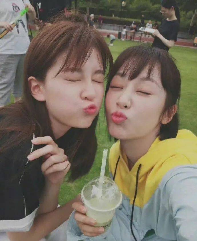 前段时间乔欣即使自己的行程很忙,也排除万难去做杨紫新节目的嘉宾了