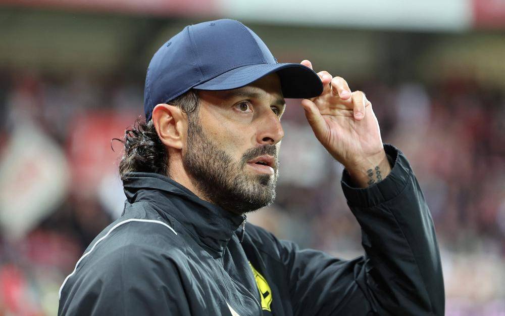 博斯带了十场就落马,转由法国名帅洛朗·布兰科(larent blanc)执教