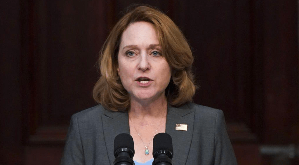 美国副防长:有人舍不得花钱,让我们对抗中国的计划整整落后了四年