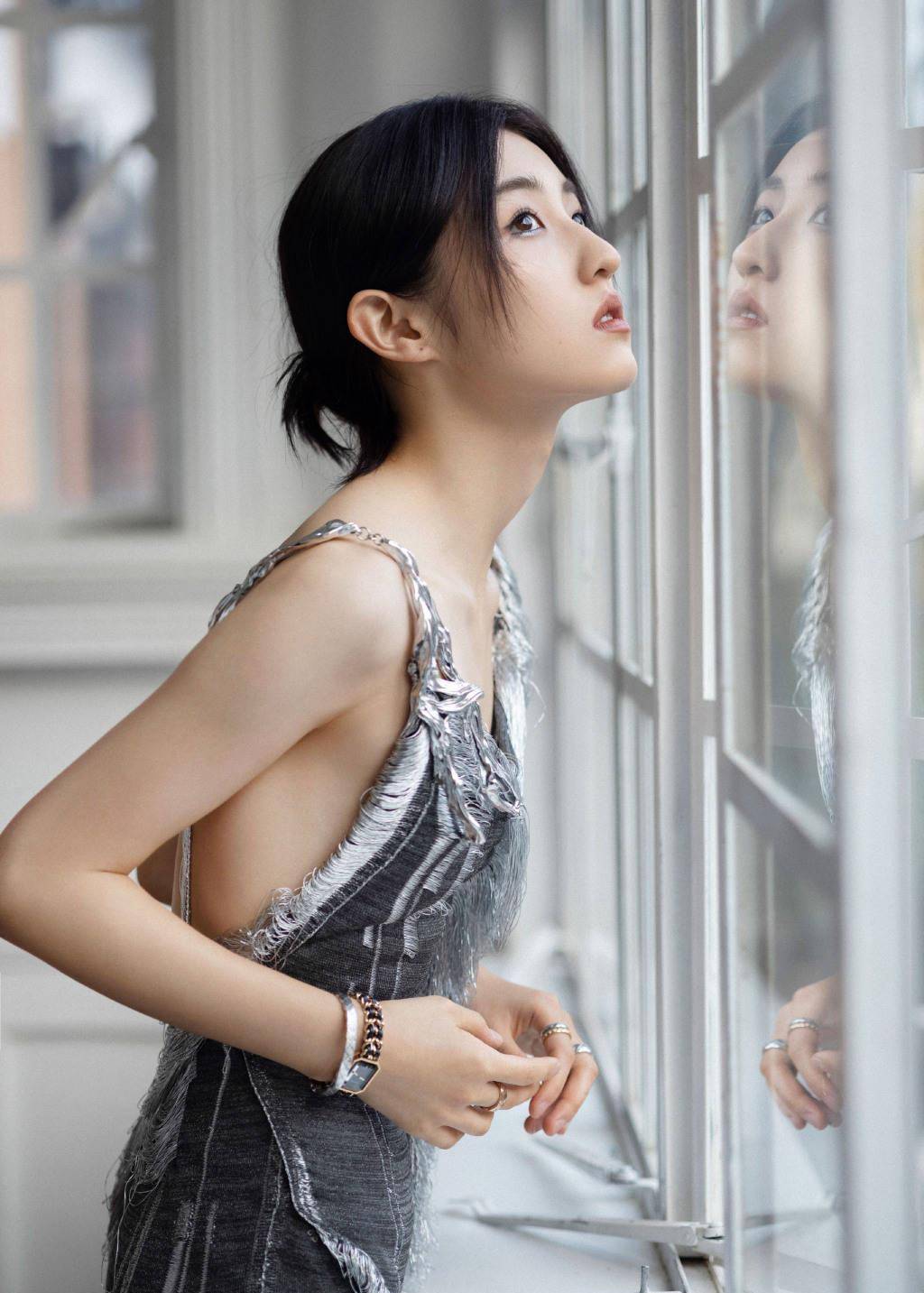 vogue时尚盛会:热巴艳压倪妮李沁周冬雨,于适比易烊千玺龚俊酷_明星