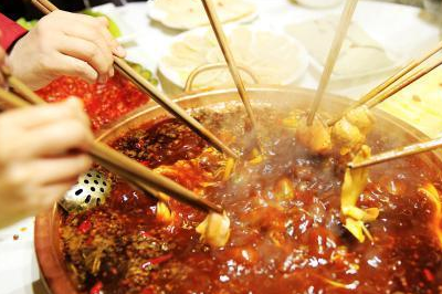 吃火锅时，服务员问你“要不要加汤”是种暗示，你听懂了吗？(图4)