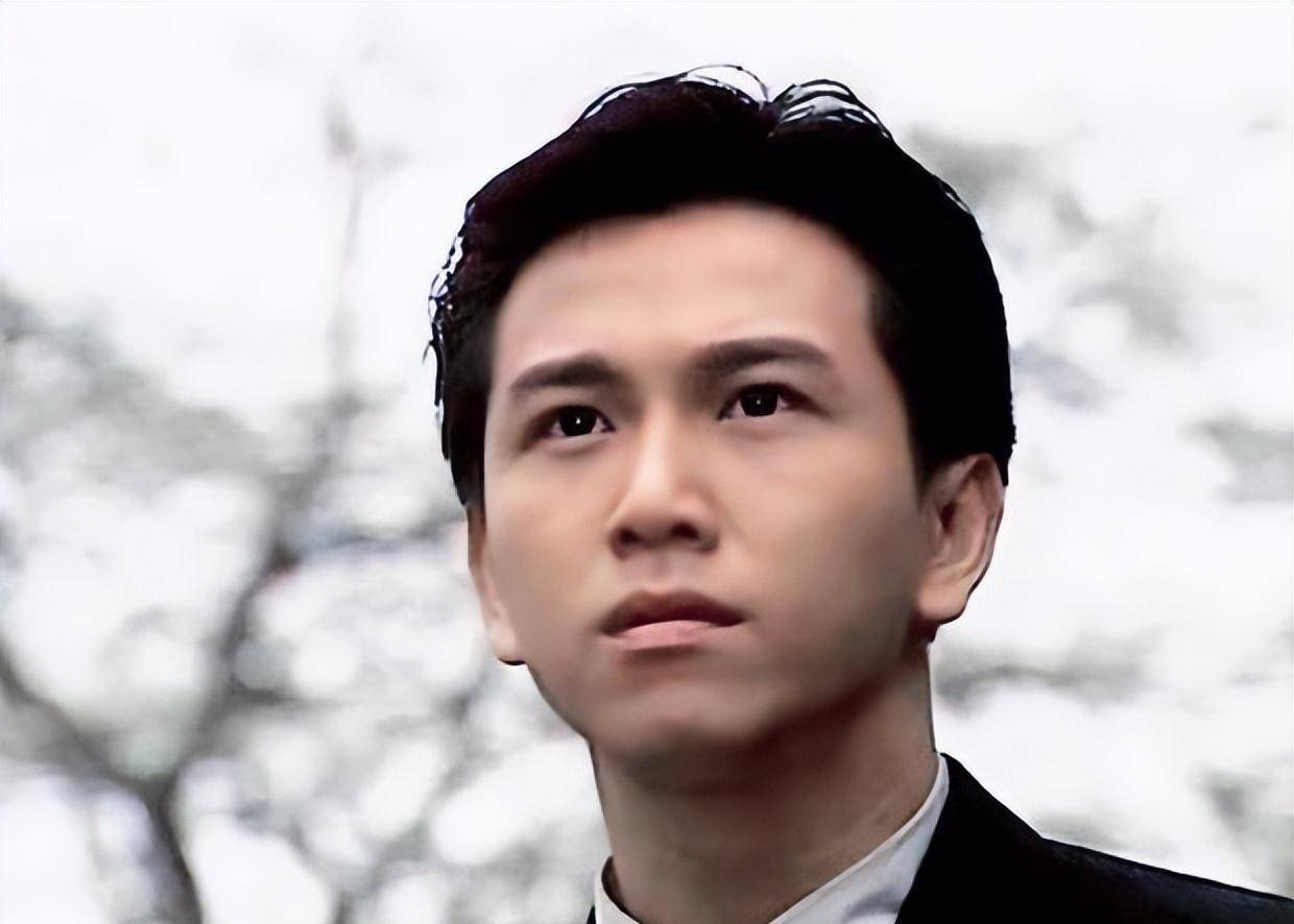 3段婚姻8段情,妻子女友换不停,如今把小20岁娇妻宠成公主_温兆伦_香港