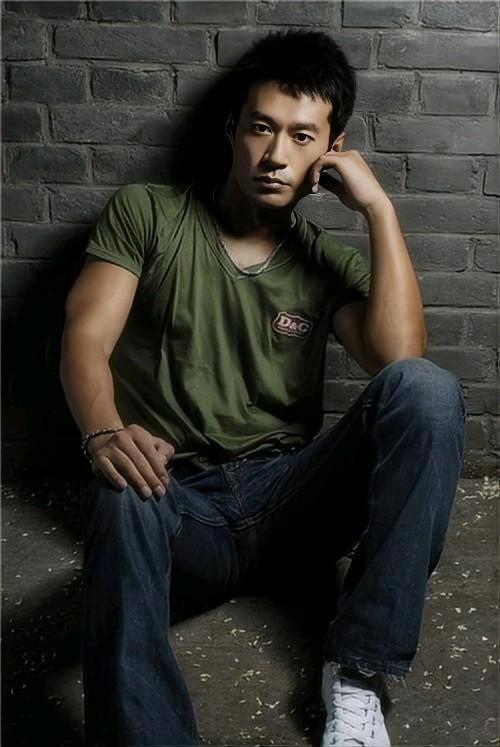 谭凯:51岁仍未婚,有北京户口,却为母亲定居青岛,他没后悔过_绘画_演艺