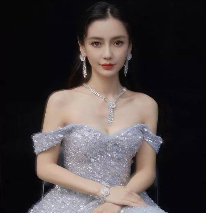 杨颖早年出道照片曝光,完美诠释了"曾经是土妞,如今美成仙"!