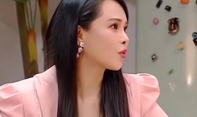 伊能静允许秦昊手机里留着前任的照片,这至少说明三个问题_李能静
