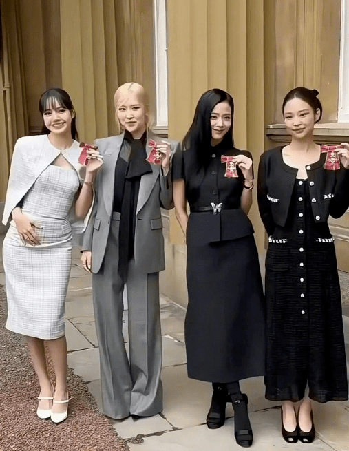 lisa,成为了最丑的那一个.