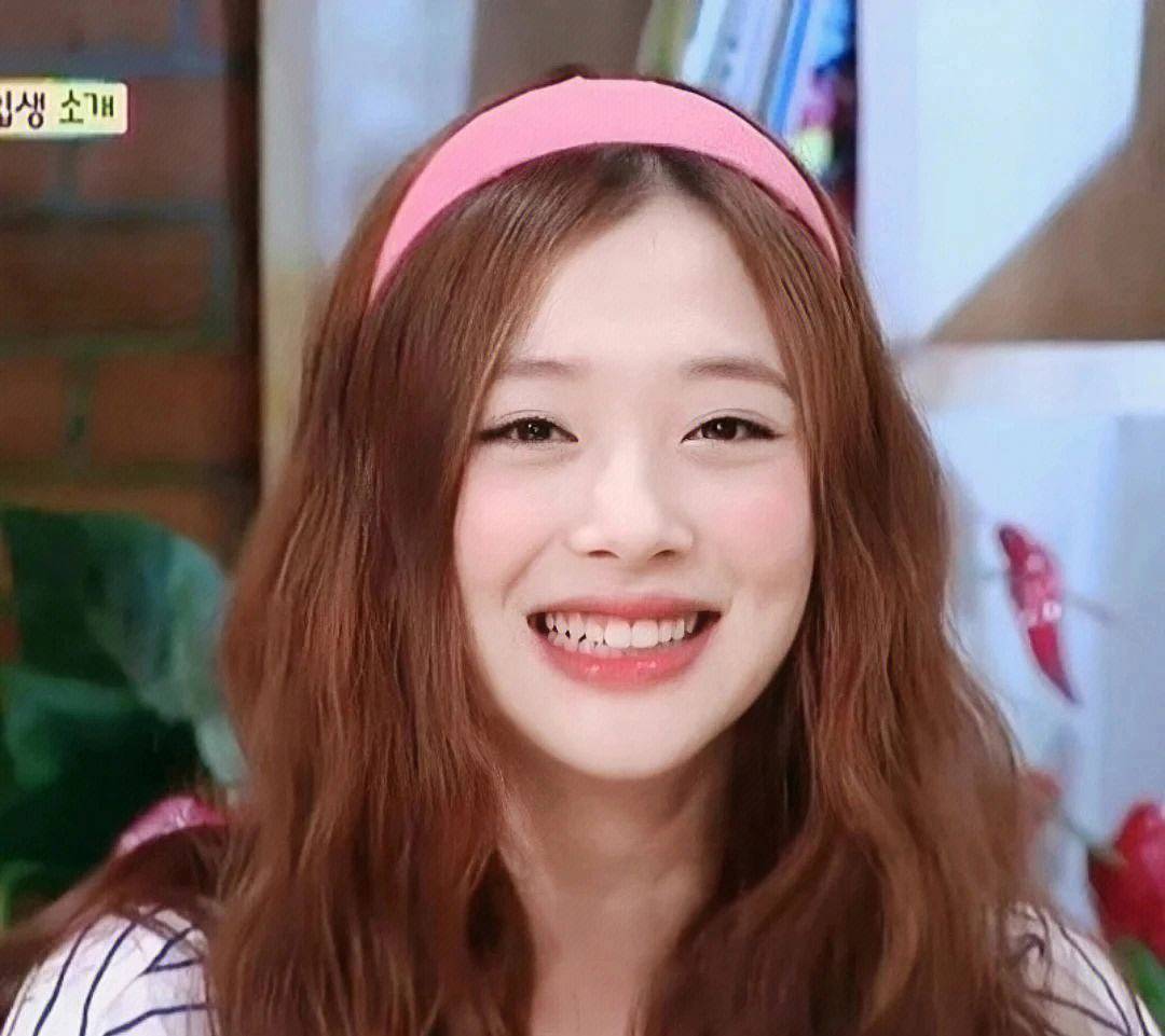 崔雪莉曾说做韩流偶像最惨,粉丝感慨:姐姐去世4年了还要被消费-月光