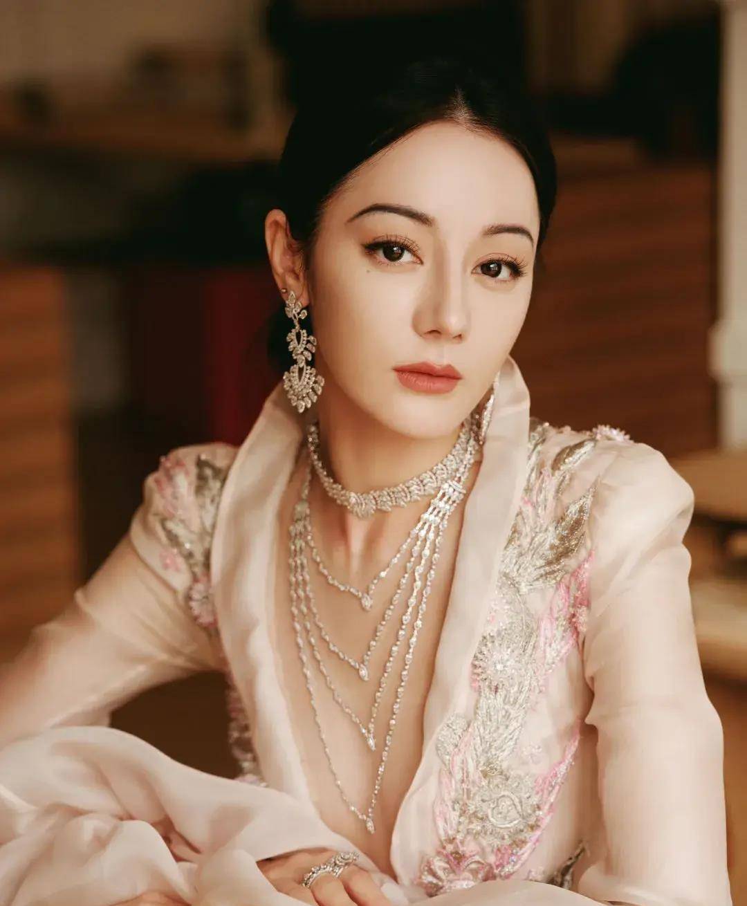 24娱乐瓜:杨紫任嘉伦唐嫣张艺兴热巴刘诗诗刘宇宁吴秀波丞磊_关山