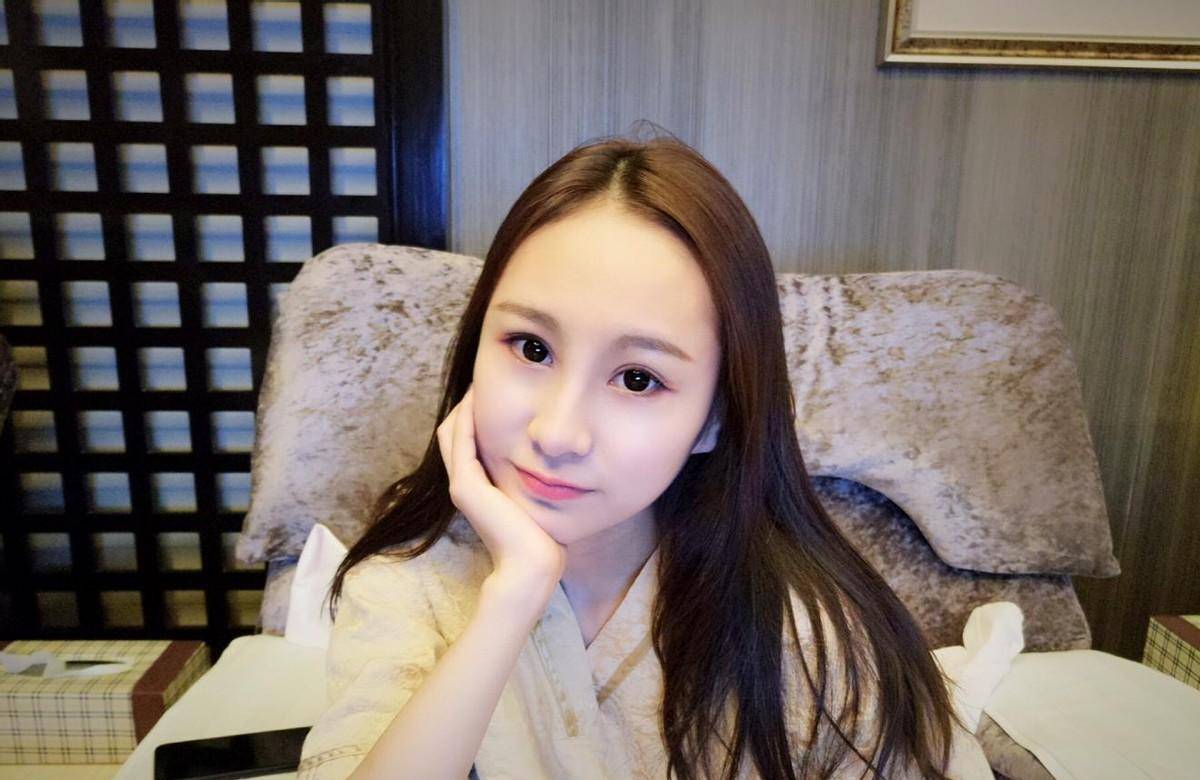 王滢的舅舅庾澄庆是台湾天王级歌手,儿子余鑫也是一位才华横溢的音乐