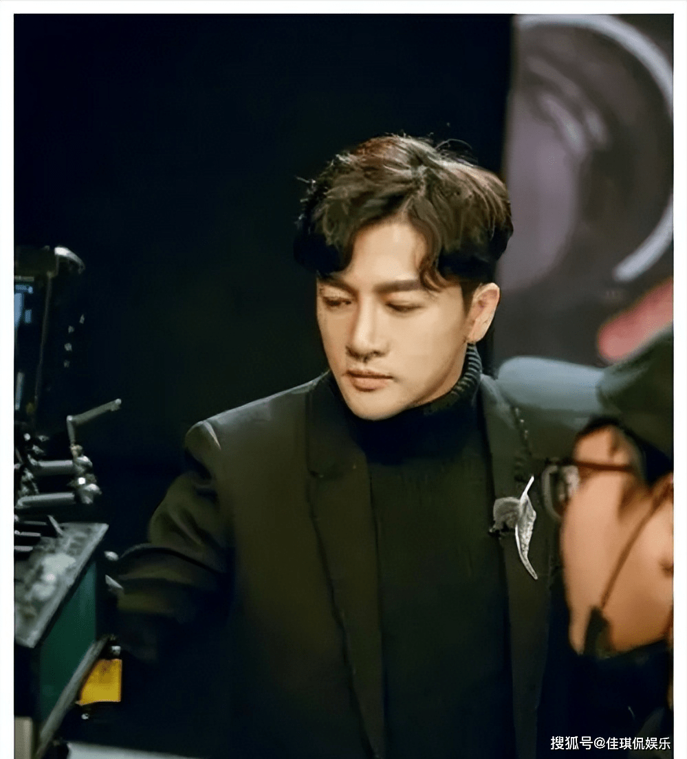 针对这一事件,苏有朋工作室发布声明,强调诈骗的耻辱,呼吁为所有受害