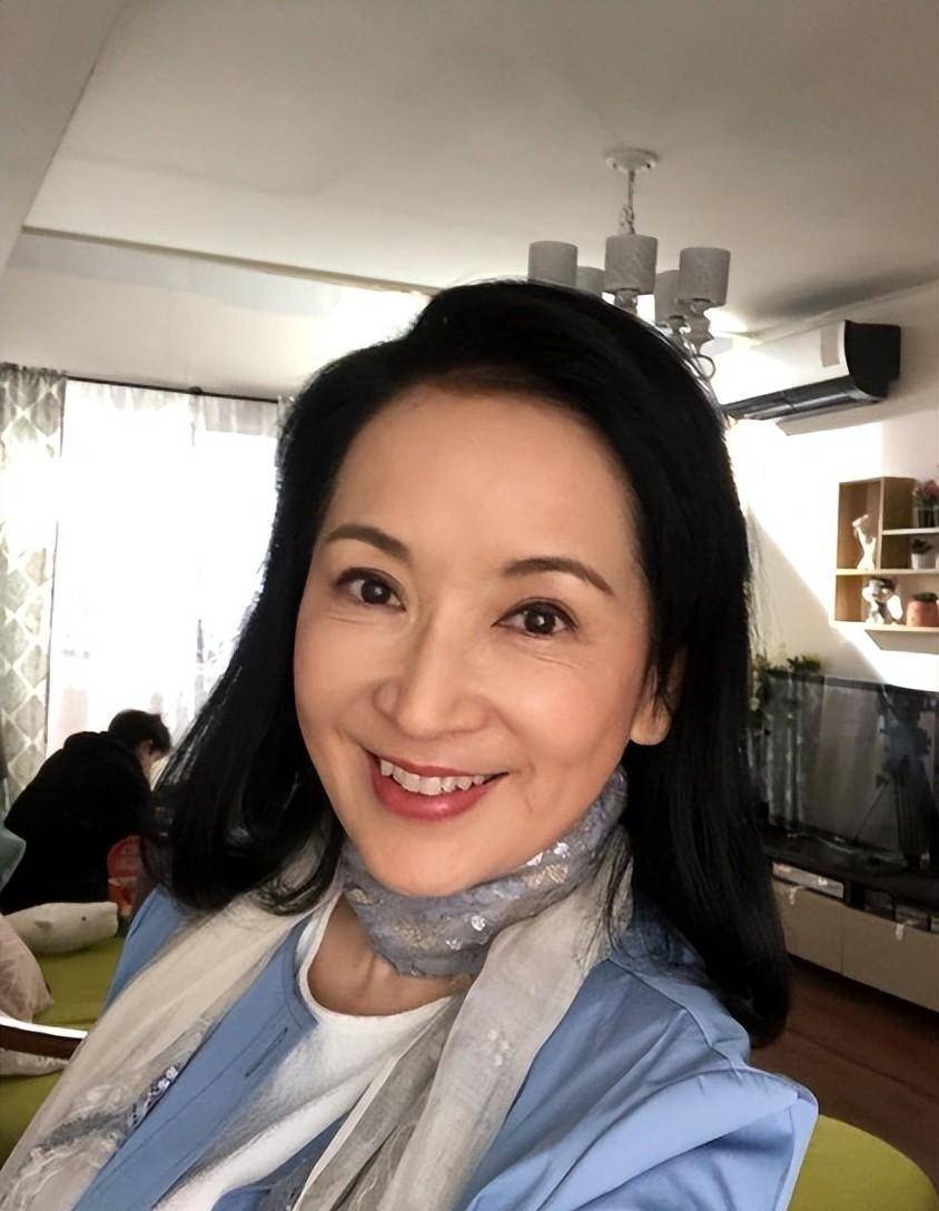 女星龚慈恩:情断黄日华,两任丈夫"背叛"她,60岁坚强优雅_事业_电视剧