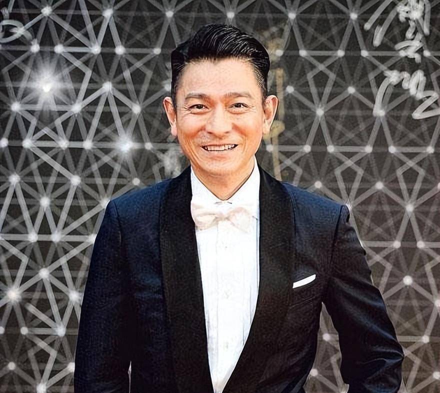 62岁刘德华为父亲举办丧礼!天王嫂朱丽倩公开祭奠_家庭_公众人物_生活