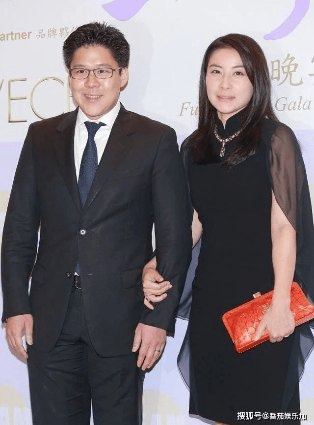 郭晶晶丈夫霍启刚深夜无眠,亲自为父发声,评论区沦陷_霍家_霍英东