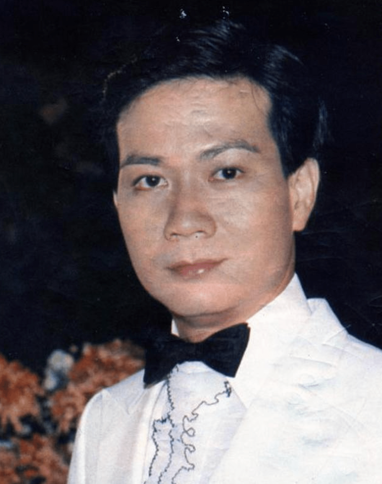 73岁tvb绿叶携拐杖现身机场,否认腿脚不利索,自称热衷收集拐杖_潘志文