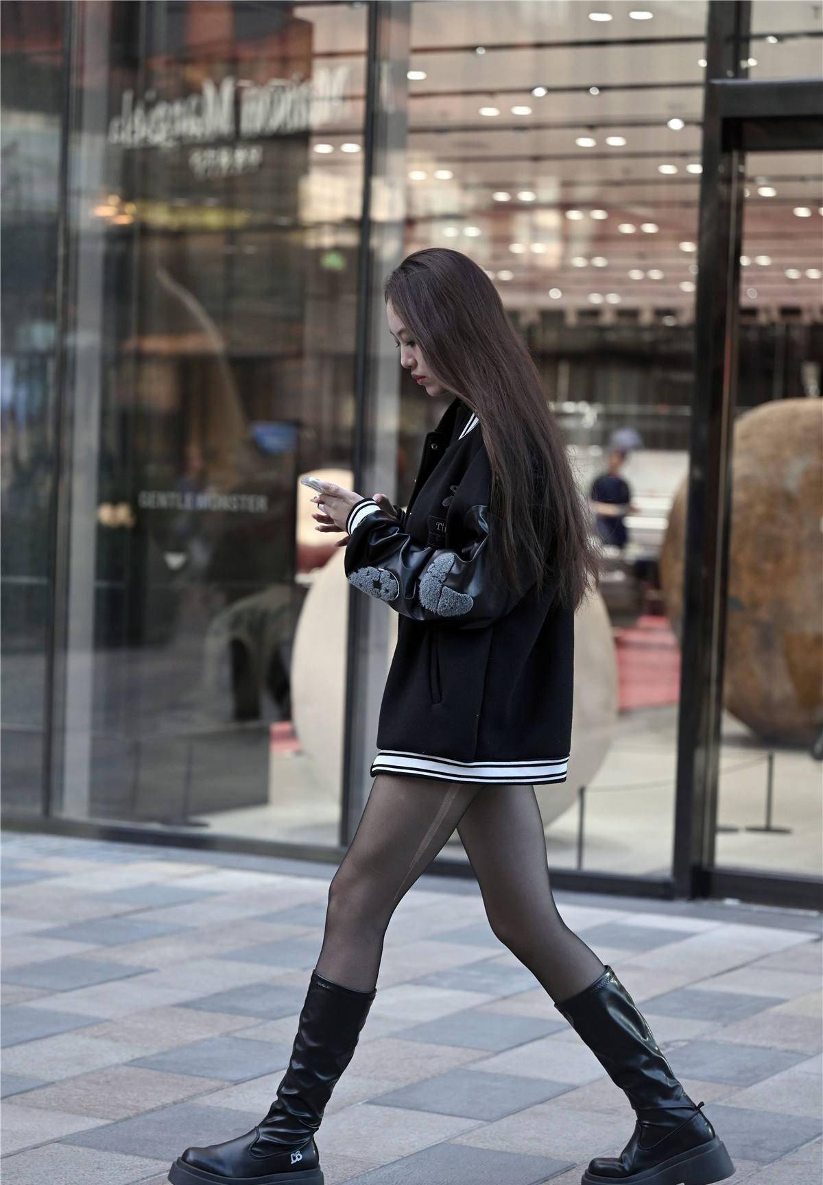 秋冬季节出门,长靴搭配黑色丝袜,要搭配出精致不难_风格_效果_美女