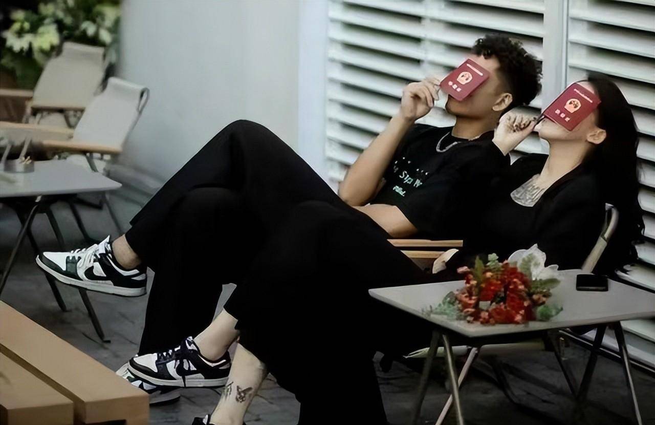 恭喜!广东男篮霸主结婚,新娘身材火辣,年仅24岁,爱情事业双丰收的她