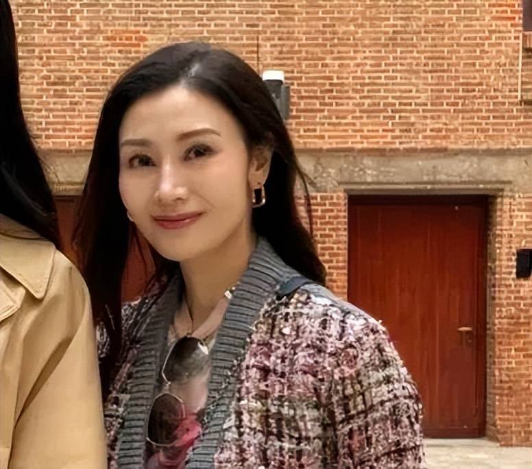 李嘉欣在上海被偶遇360度无死角!