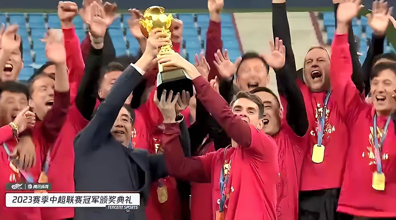 上港夺冠一哥跟奥斯卡一起举杯 申花夺冠一哥直接走人_上海_徐根宝
