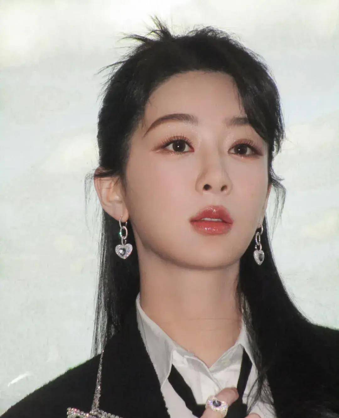 25娱乐瓜:杨紫成毅任嘉伦杨洋杨幂白鹿郑业成田曦薇魏大勋_照片_人家