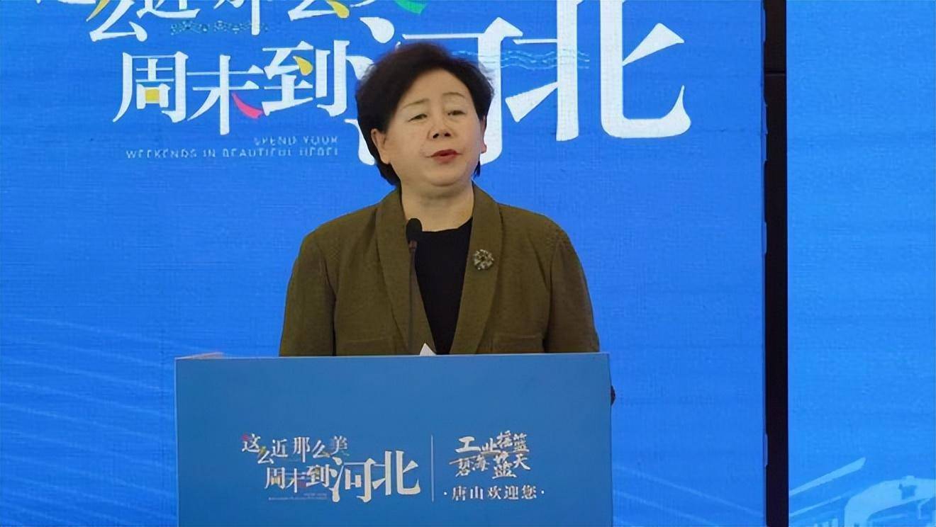 唐山市政府副市长张月仙向来唐参加活动的百名校长朋友表示了欢迎,她