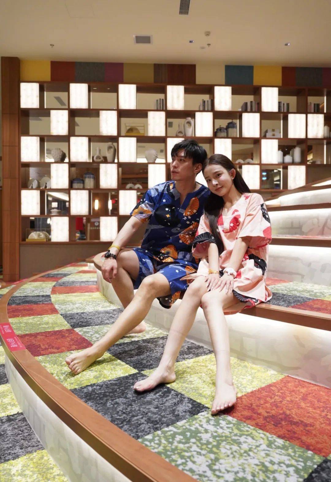 让每一种舒适都不局促,极乐汤温泉馆汇集了休闲区,美食区,按摩区,网红