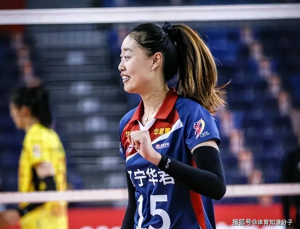 女排新颜妮扣球拦网全发威,网友:副攻新瑰宝_薛翼枝_中国女排_比赛