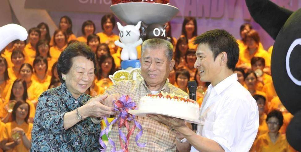 刘德华家人举办香港丧礼,五兄妹罕见齐聚哭丧,粉丝哀悼_父亲_孝心