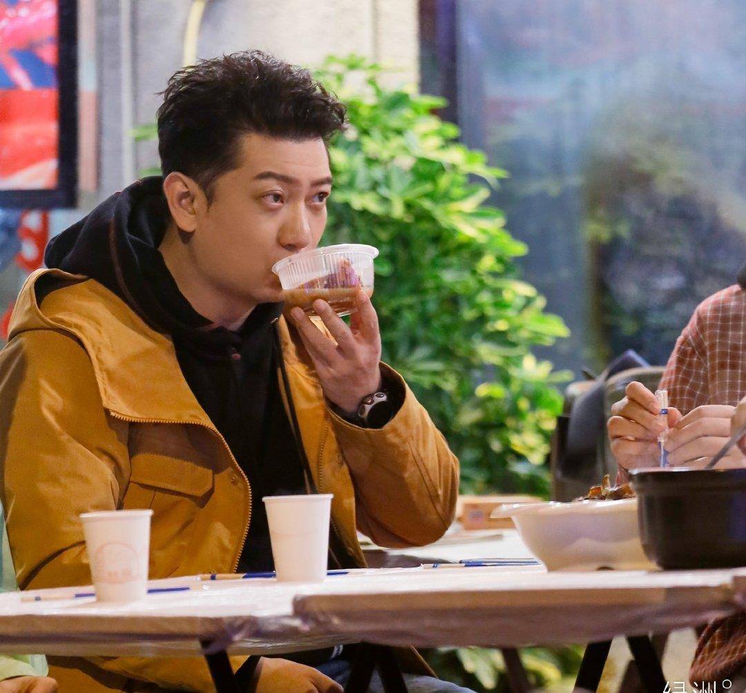 他是娱乐圈第一好男人,拒绝汤唯求婚,「卖笑」20年熬成影帝_田雨_角色