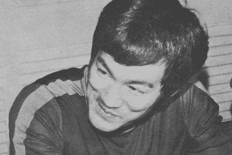从健身的角度来看,李小龙的肌肉到底如何?_感觉_身材_厚度