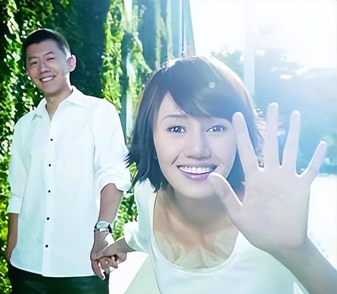 夏雨:结婚不邀请父亲,婚后与母亲明算账,妻子袁泉为他感到心疼_姜文