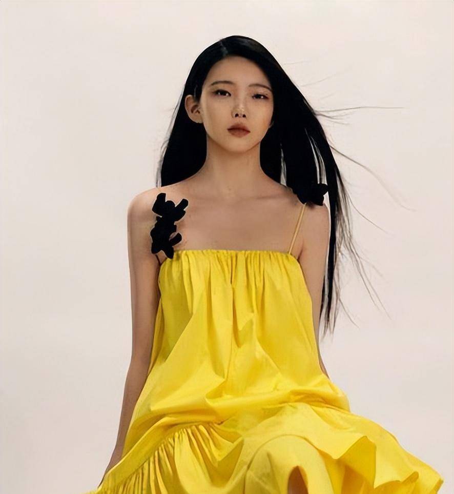 穿上这样的裙子,李熙凝不仅能展现出自己的好身材,还能展现出自己的好