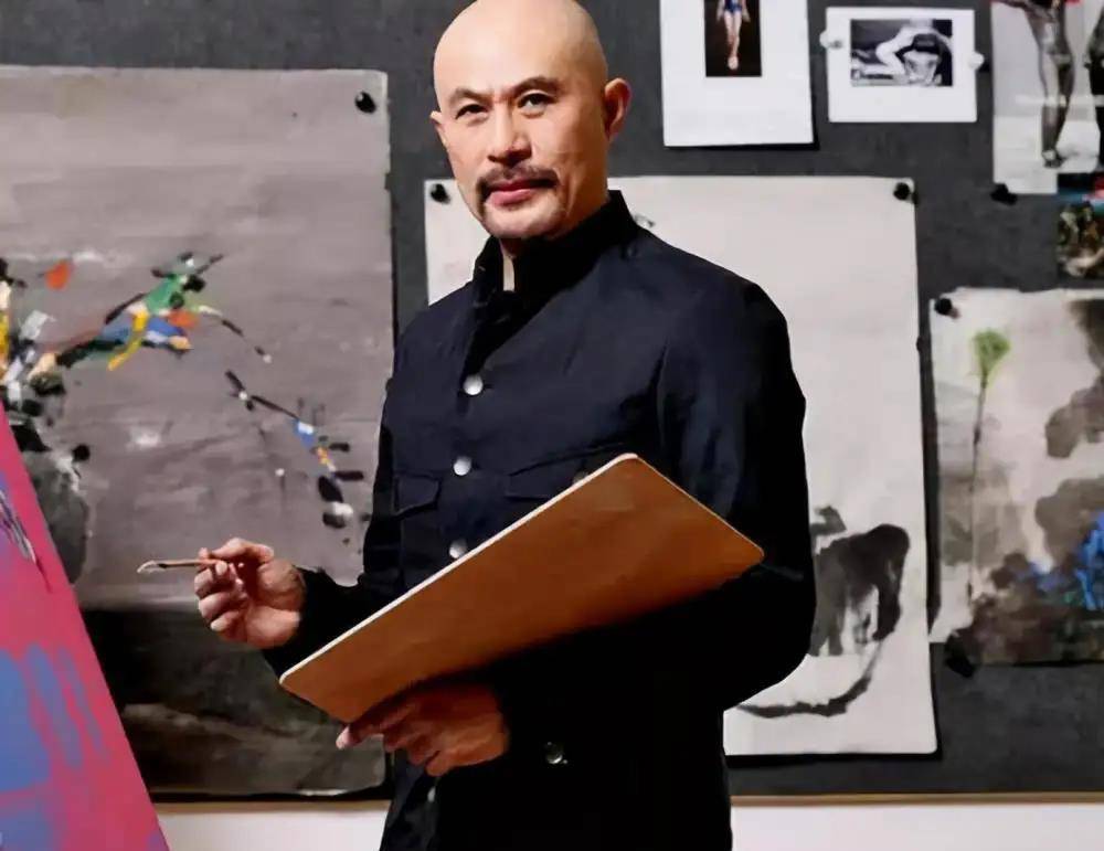 港片教父徐锦江,从动作片演员到一幅画作150万,他经历了什么?