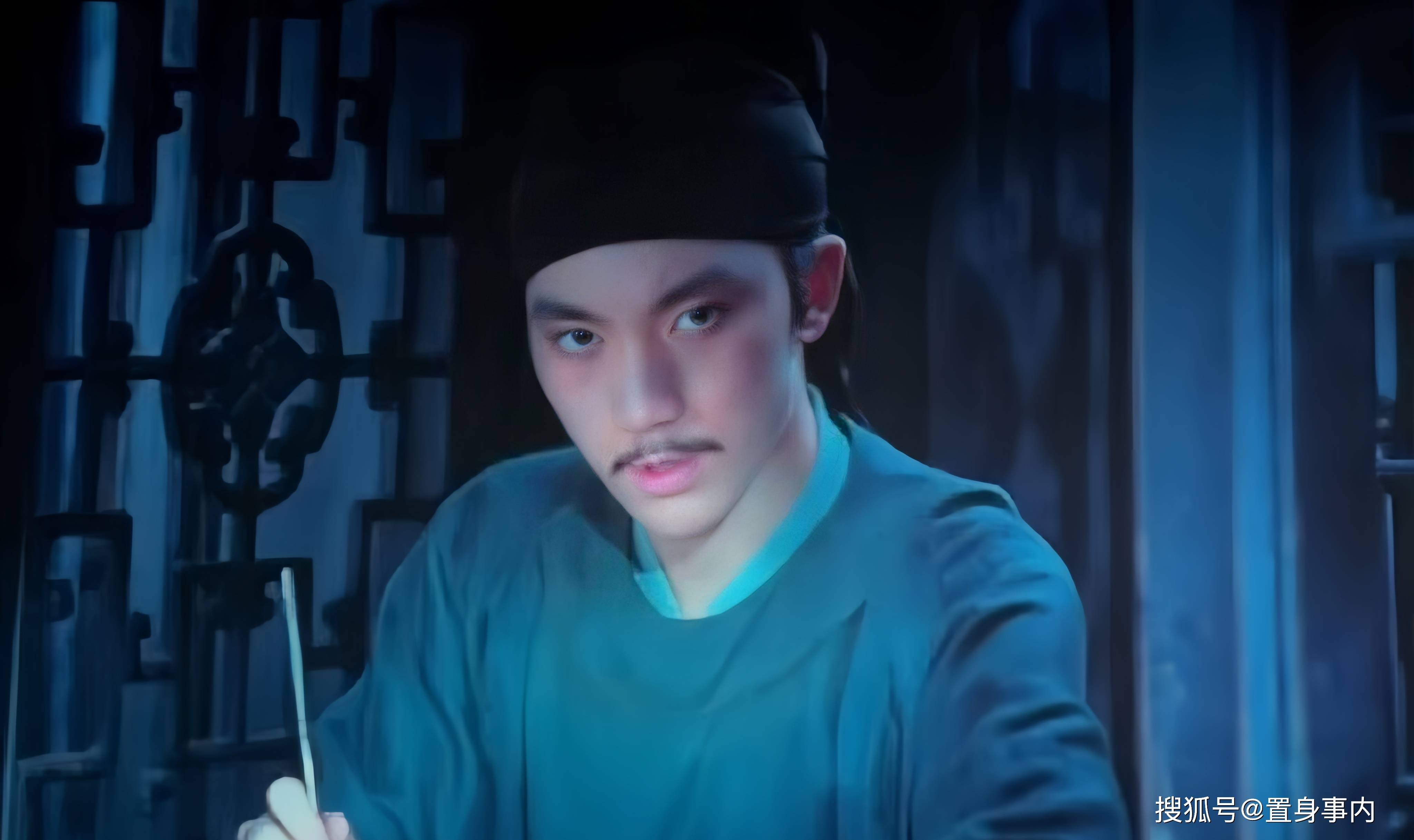 张艺谋长子引争议,亮相巴黎名媛舞会,长相成为关注焦点_张壹男_网友