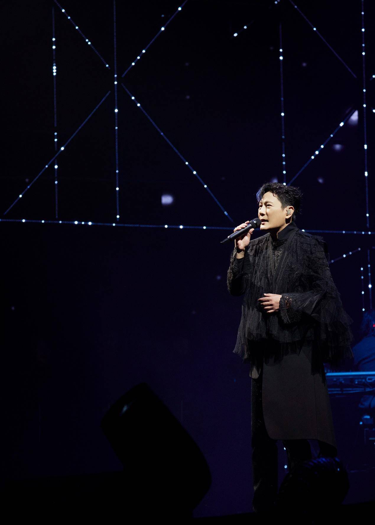 张信哲未来式2.0温州开唱,《雨后》新装好应景_音乐_阿哲_演唱会