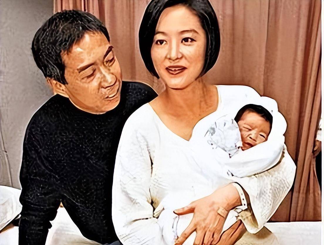 林青霞获终身成就奖罕见感谢丈夫,女儿撰文谈"我妈妈的另一面"_母亲