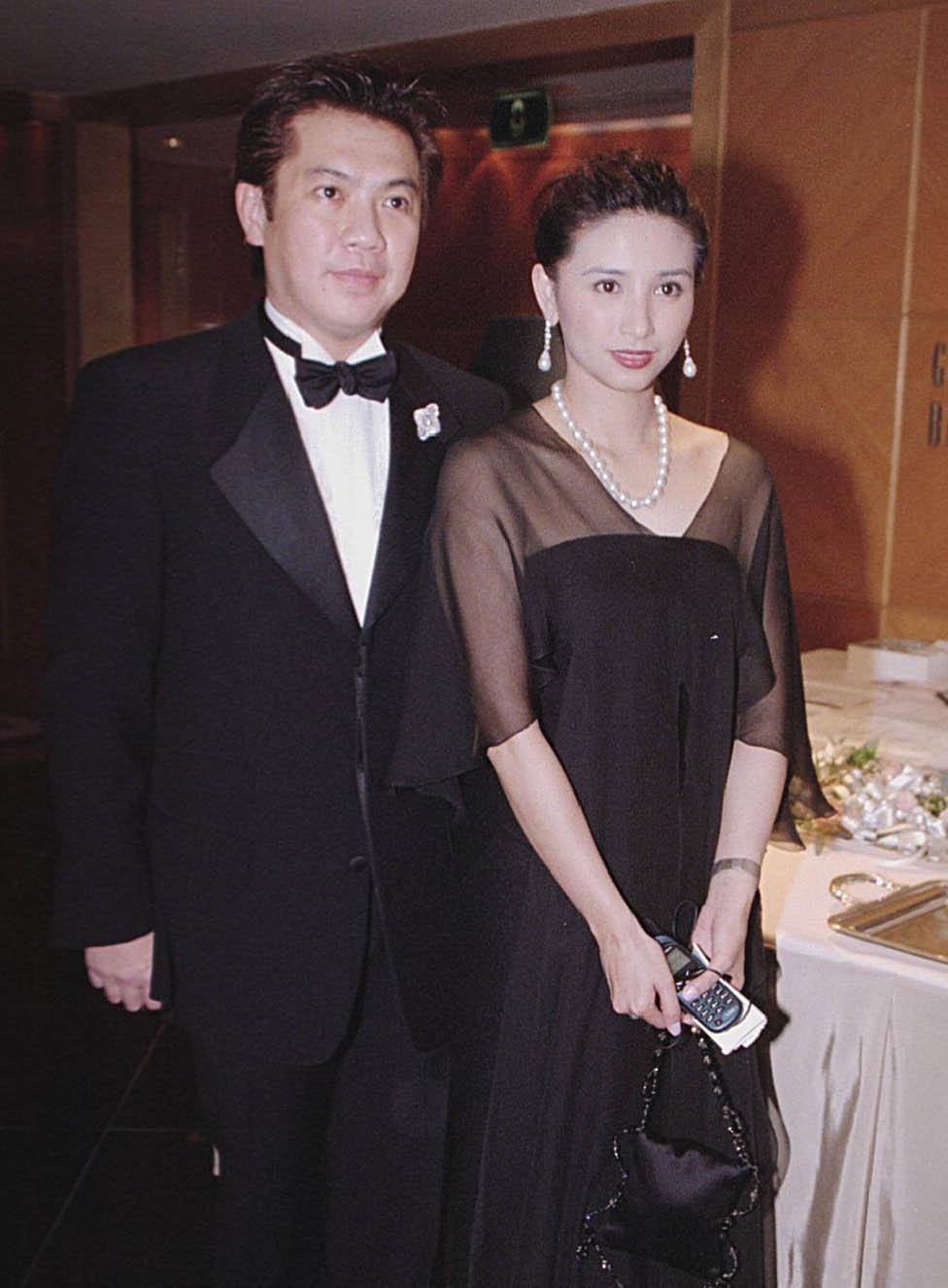 她为丈夫胡智略,胡志同,胡志清生下两子一女.