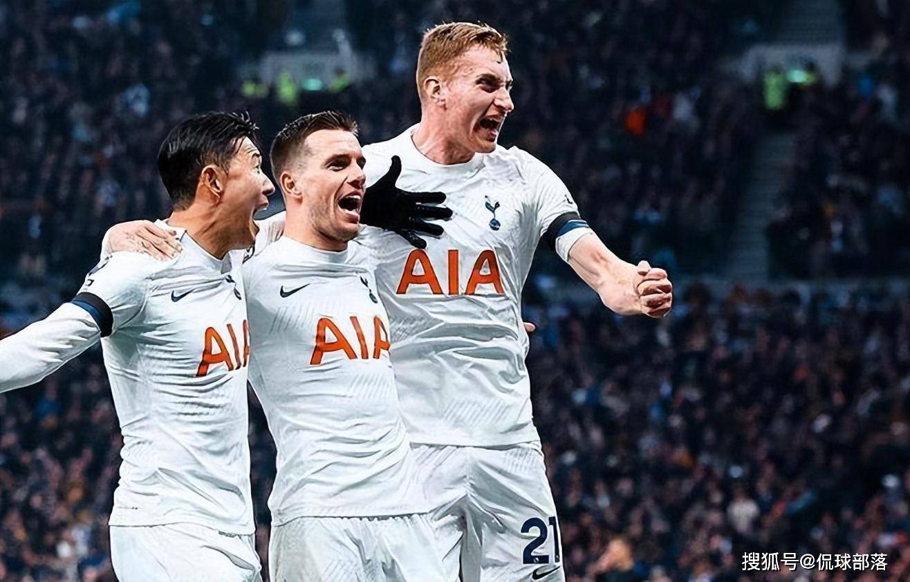 成为在埃弗顿主场古迪逊公园球场破门最年轻的曼联球员,打破了鲁尼在