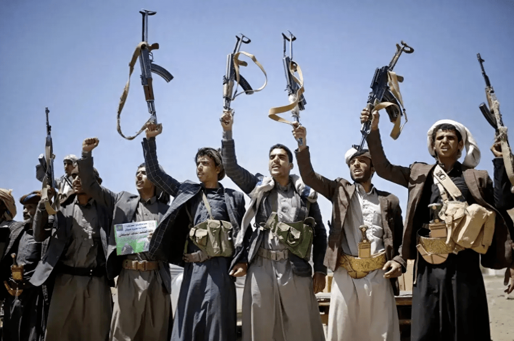 胡塞武装胆子真大,劫持以色列货船后,又向美军发射2枚导弹_也门_梅森_