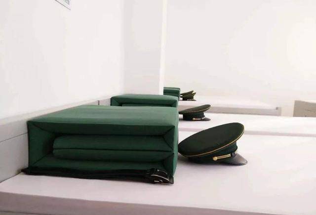 中国军人会将被子叠成"豆腐块",那印度军人会把被子叠成啥样?