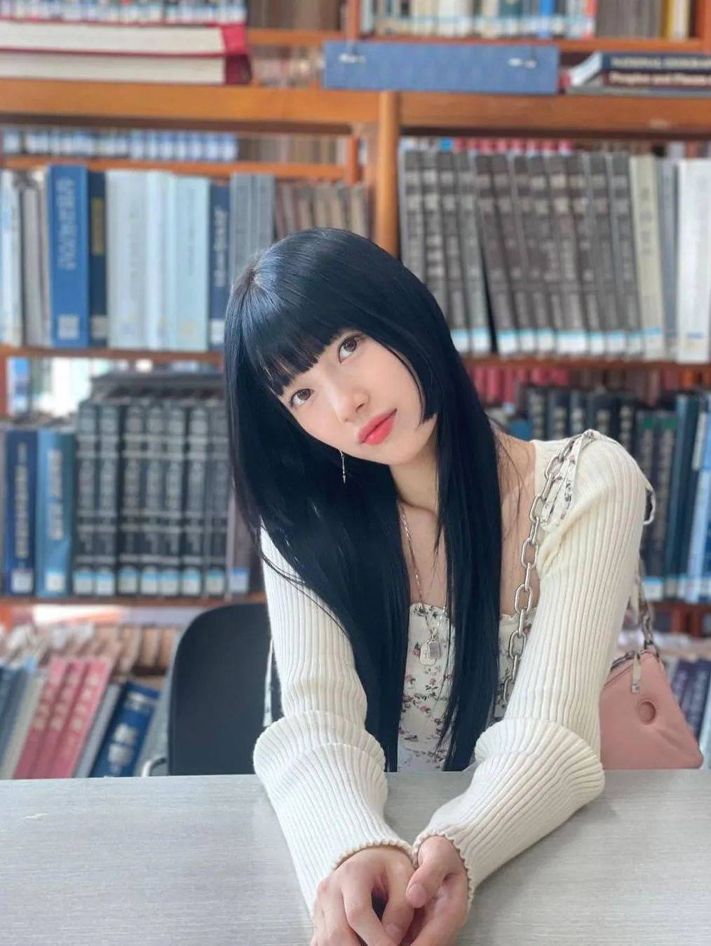 "秀智都上头,小个子这样穿美炸_感觉_颜色_款式