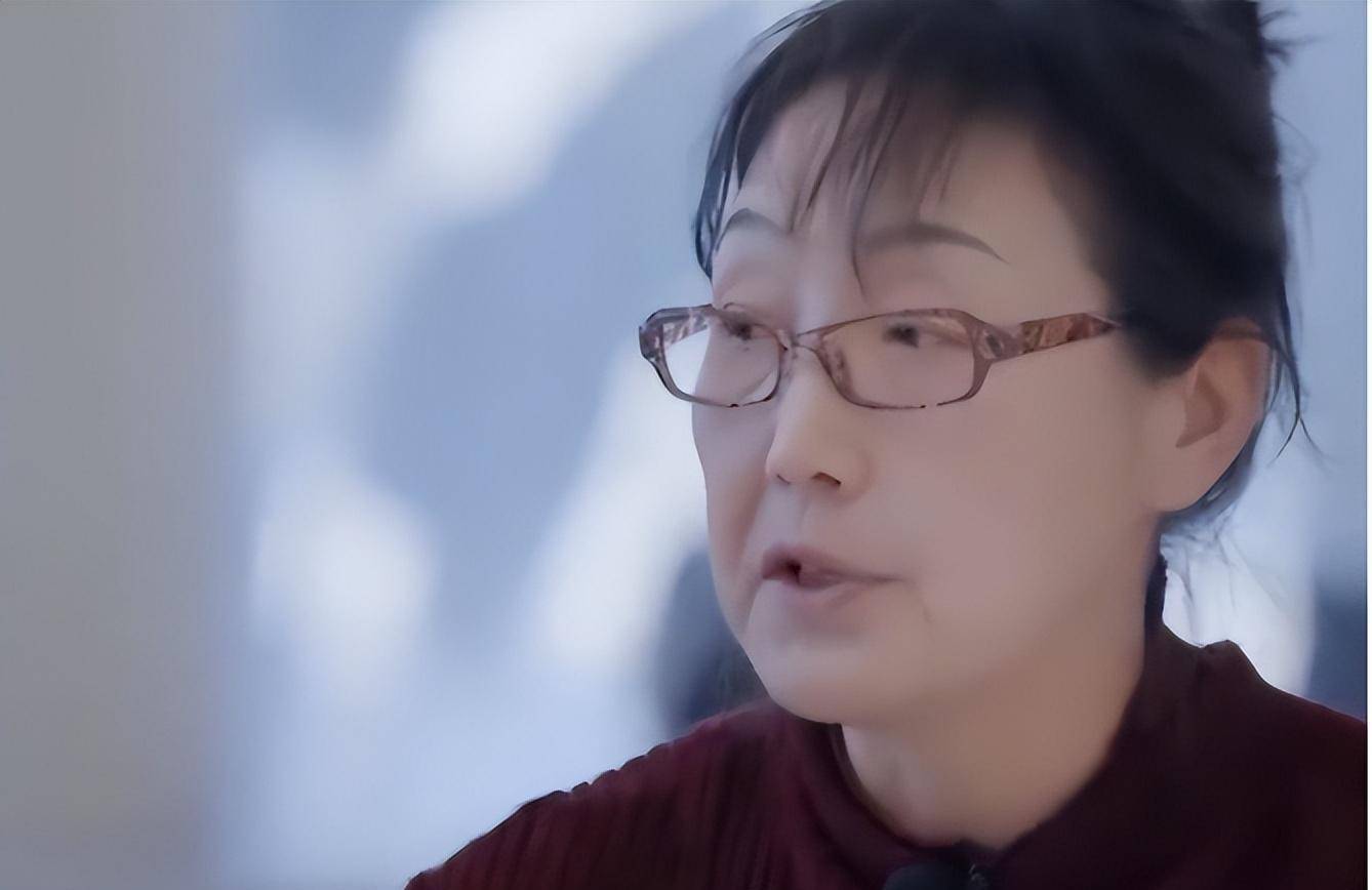 深陷"断背门"被闺蜜转走全部财产,穷到只剩内衣,如今她怎样了_陈松伶