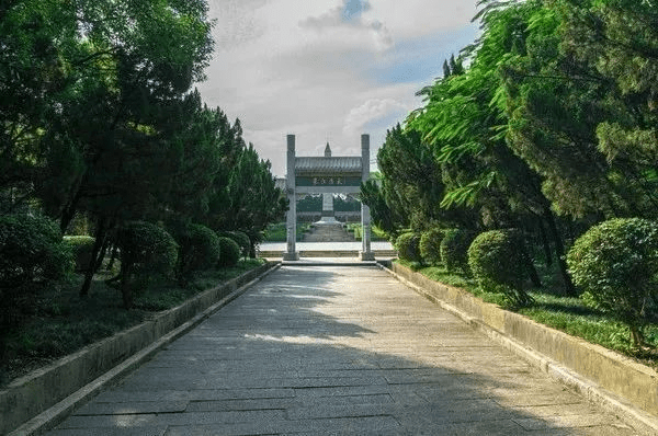 丰山公园-惠州市丰山公园进入方式-惠州市丰山公园开放时间_红色_东江