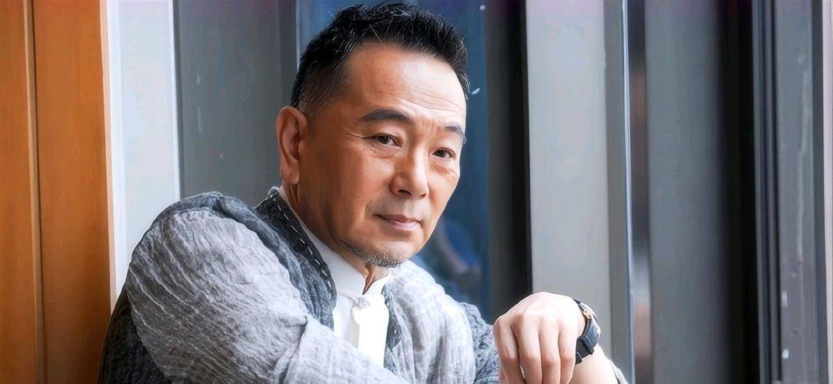 张晨光1956年出生于台湾,但祖籍是山东潍坊,因此他对祖国大陆一直有着