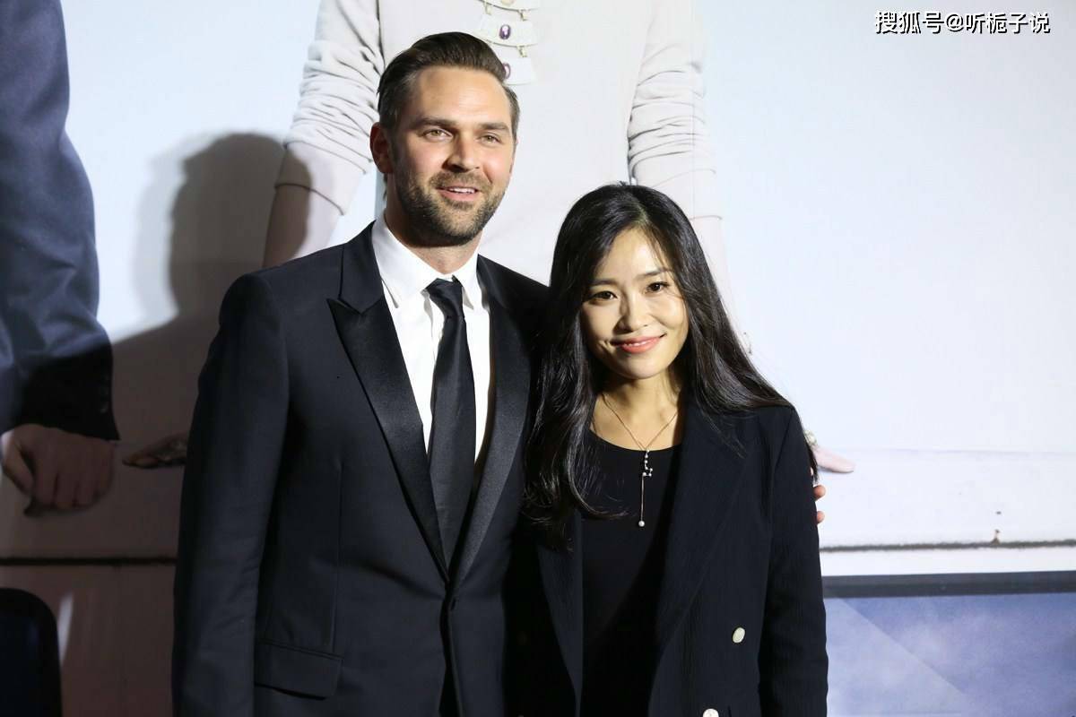 陈婷陪伴其旁,五官与常远很相似_张末_张壹男_女儿