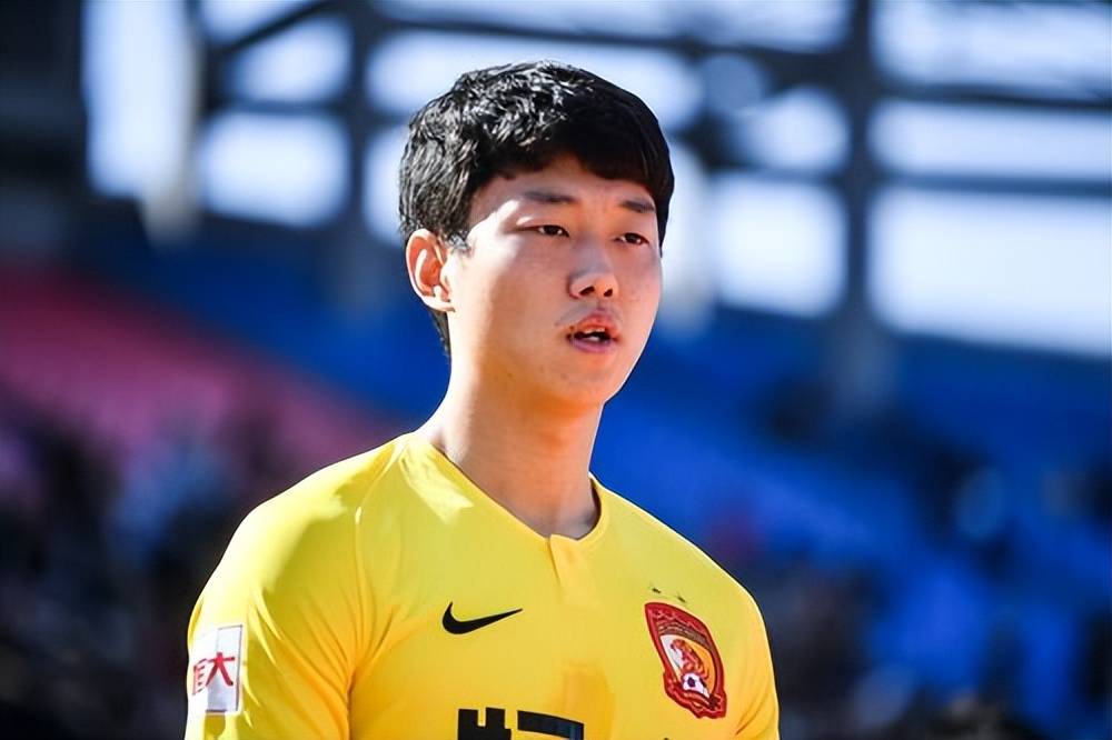 中超转会市场四条大鱼 林良铭 高准翼 韦世豪等人 谁捞到就躺赢_球员_