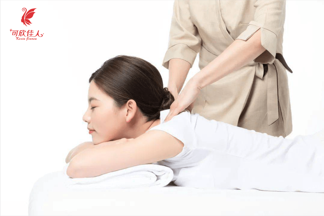 肩颈按摩即通过按摩手法和技巧,针对肩部和颈部的肌肉,筋膜和韧带进行