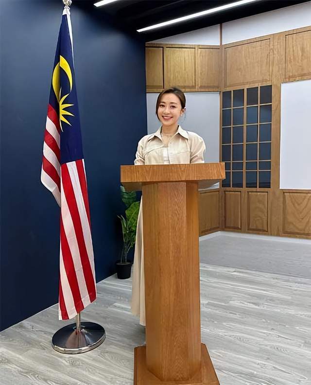 37岁女星吹头发时猝死,临走前不停吐酸水,多位明星发声悼念_庄群施_蔡