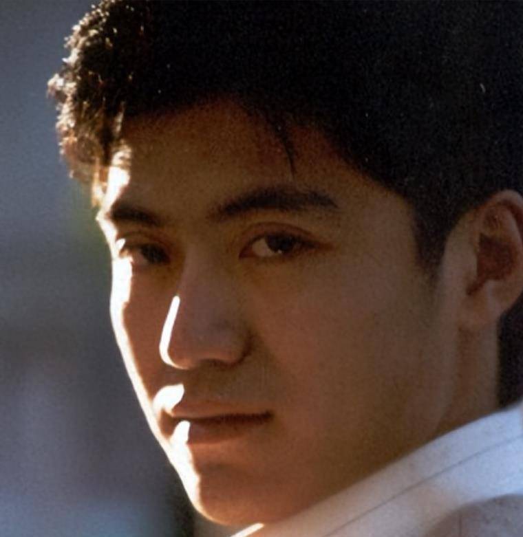 许云帆:娶黄志忠前妻何音,婚后无儿无女,把继子当成亲儿子对待_工作