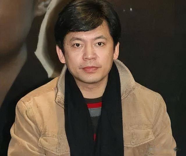 29岁娶初恋为妻,携手相伴30年,现如今女儿成他骄傲_何政军_父亲_范雨