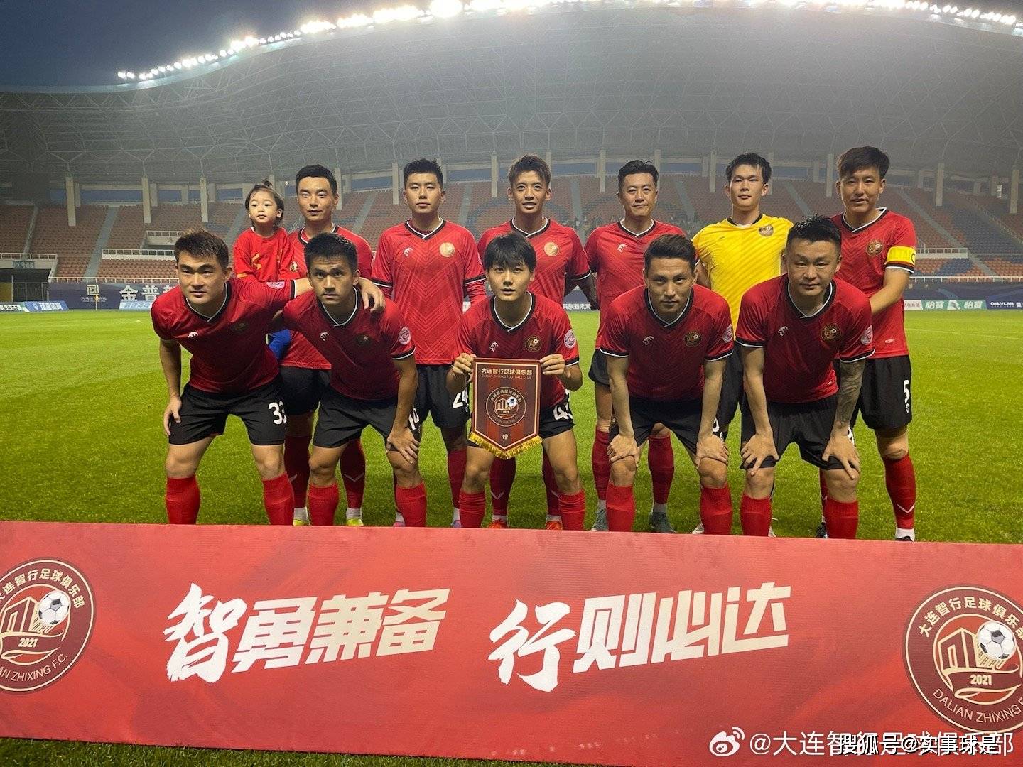 中乙球队青岛红狮发布2022赛季主场球衣，胸前狮子图样全新设计-直播吧zhibo8.cc